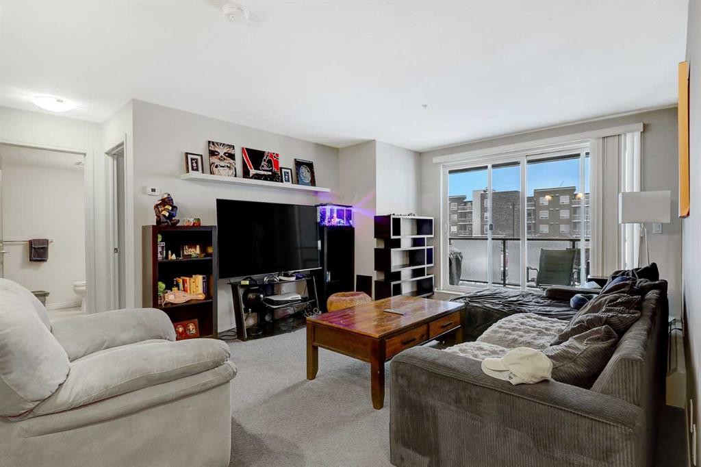 206-9120 96 Avenue, Grande Prairie, AB - Indoor Photo Showing Living Room
