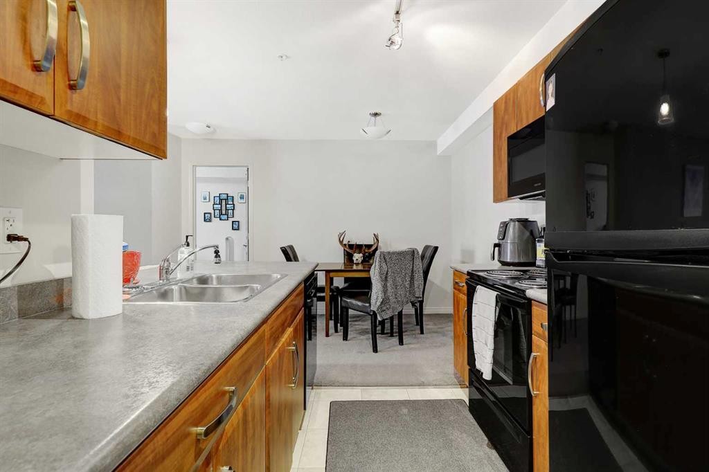 206-9120 96 Avenue, Grande Prairie, AB - Indoor Photo Showing Kitchen With Double Sink