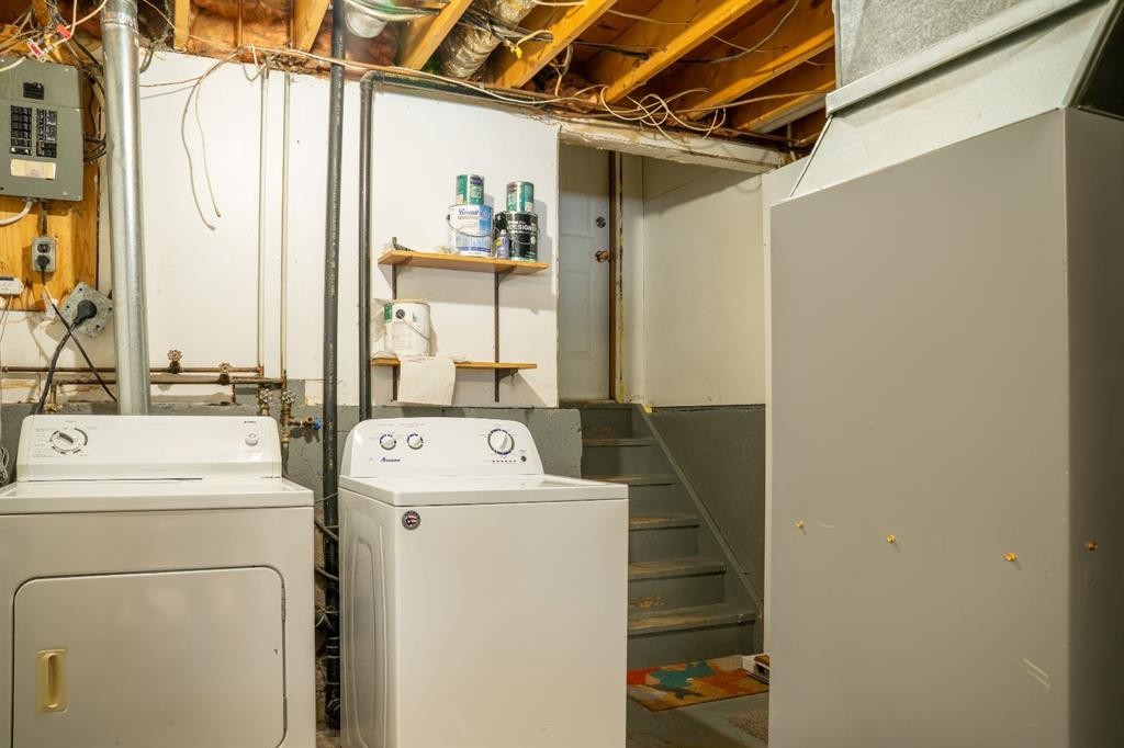 9704 118 Avenue, Grande Prairie, AB - Indoor Photo Showing Laundry Room