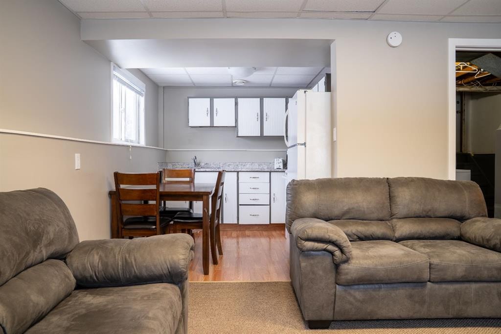 9704 118 Avenue, Grande Prairie, AB - Indoor Photo Showing Living Room