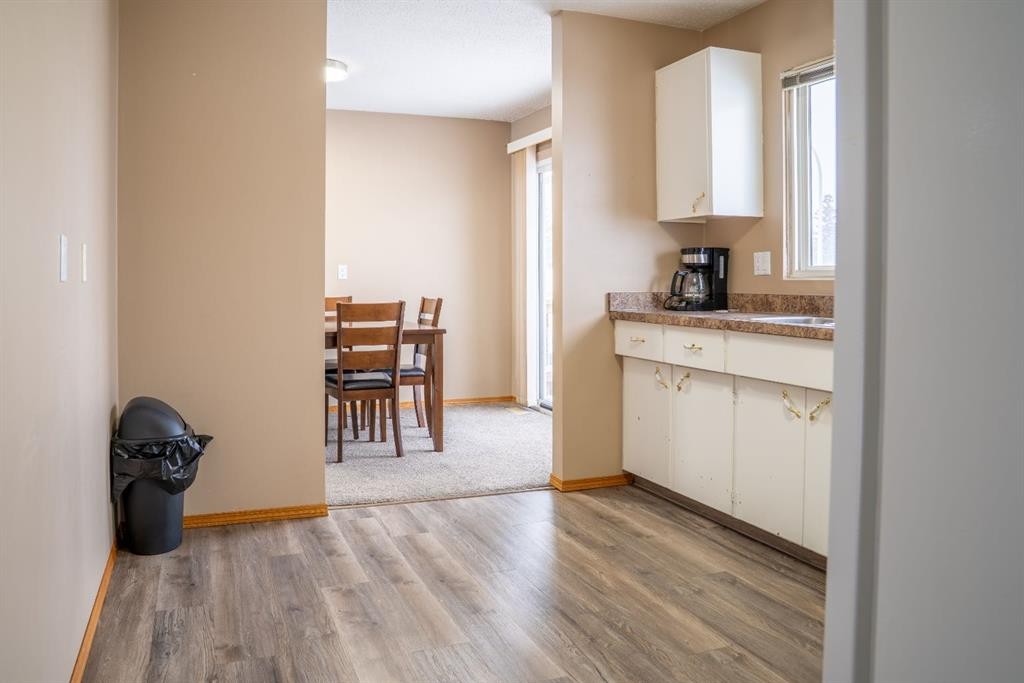 9704 118 Avenue, Grande Prairie, AB - Indoor Photo Showing Kitchen