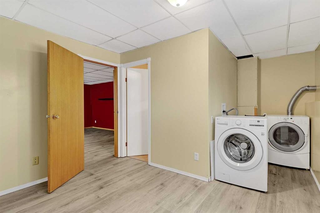 8102 103 Street, Grande Prairie, AB - Indoor Photo Showing Laundry Room