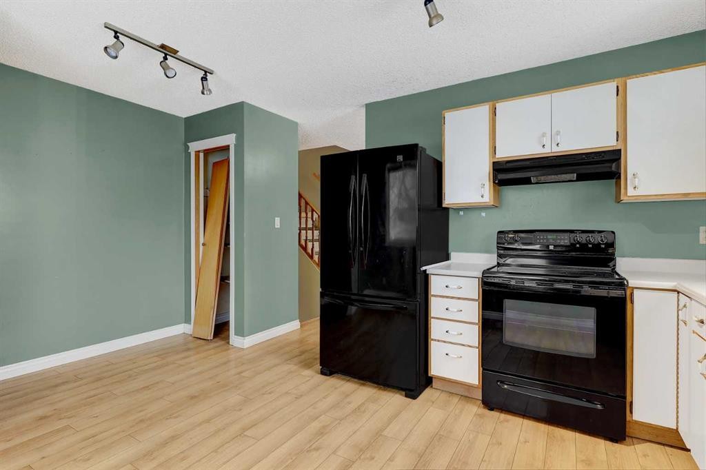 8102 103 Street, Grande Prairie, AB - Indoor Photo Showing Kitchen