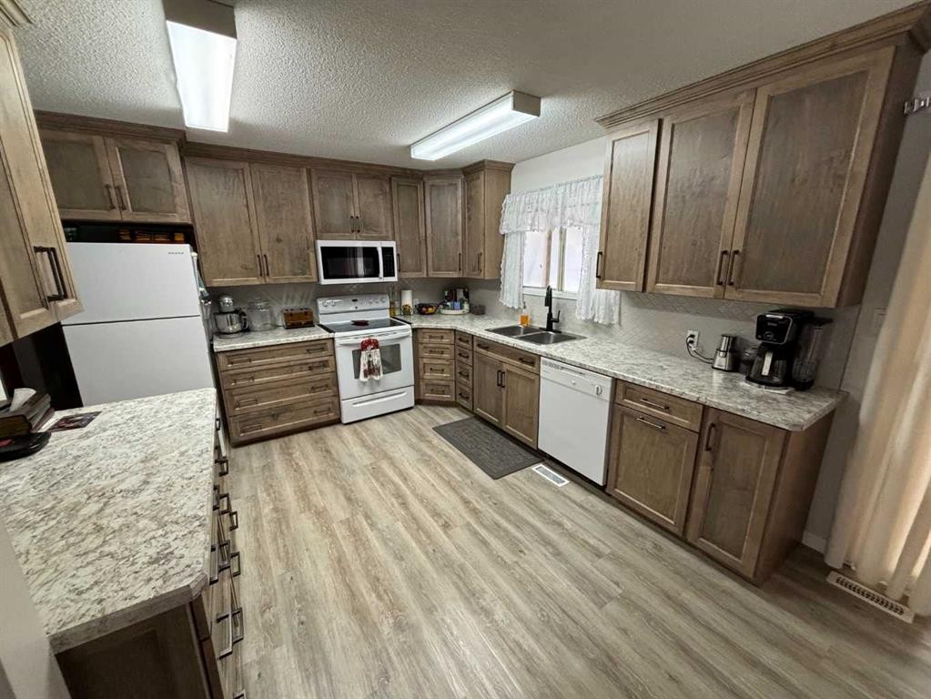 8310 95 Street, Peace River, AB - Indoor Photo Showing Kitchen With Double Sink