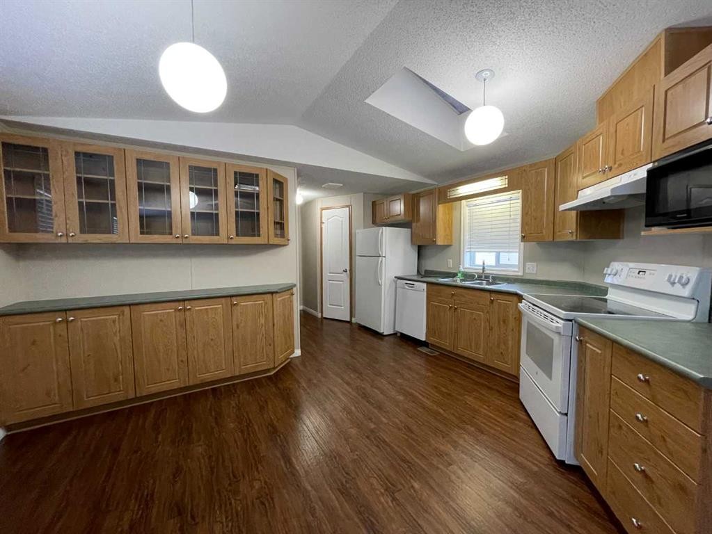 7 Deer Ridge Drive, High Level, AB - Indoor Photo Showing Kitchen With Double Sink