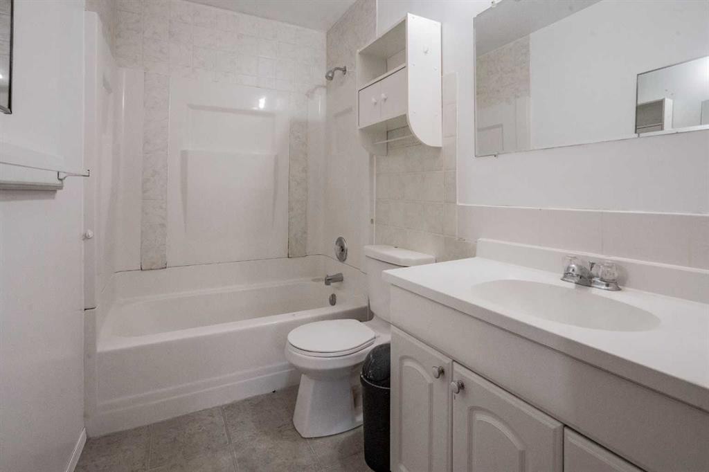 8325 101 Ave, Peace River, AB - Indoor Photo Showing Bathroom