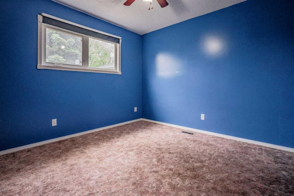 8325 101 Ave, Peace River, AB - Indoor Photo Showing Other Room