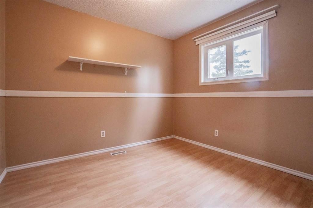 8325 101 Ave, Peace River, AB - Indoor Photo Showing Other Room