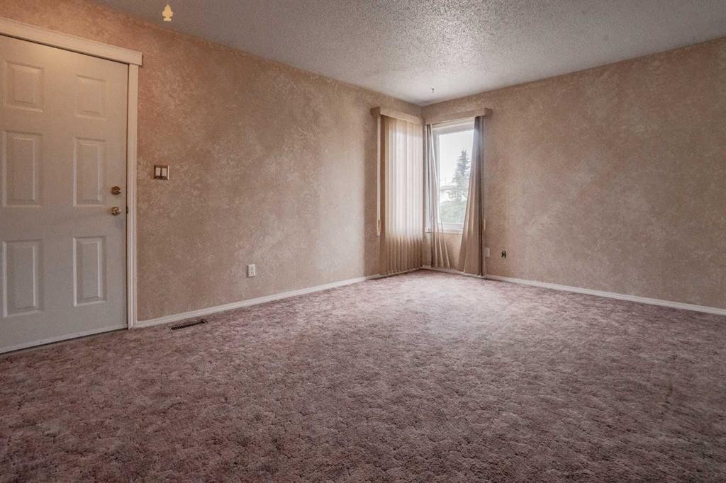 8325 101 Ave, Peace River, AB - Indoor Photo Showing Other Room