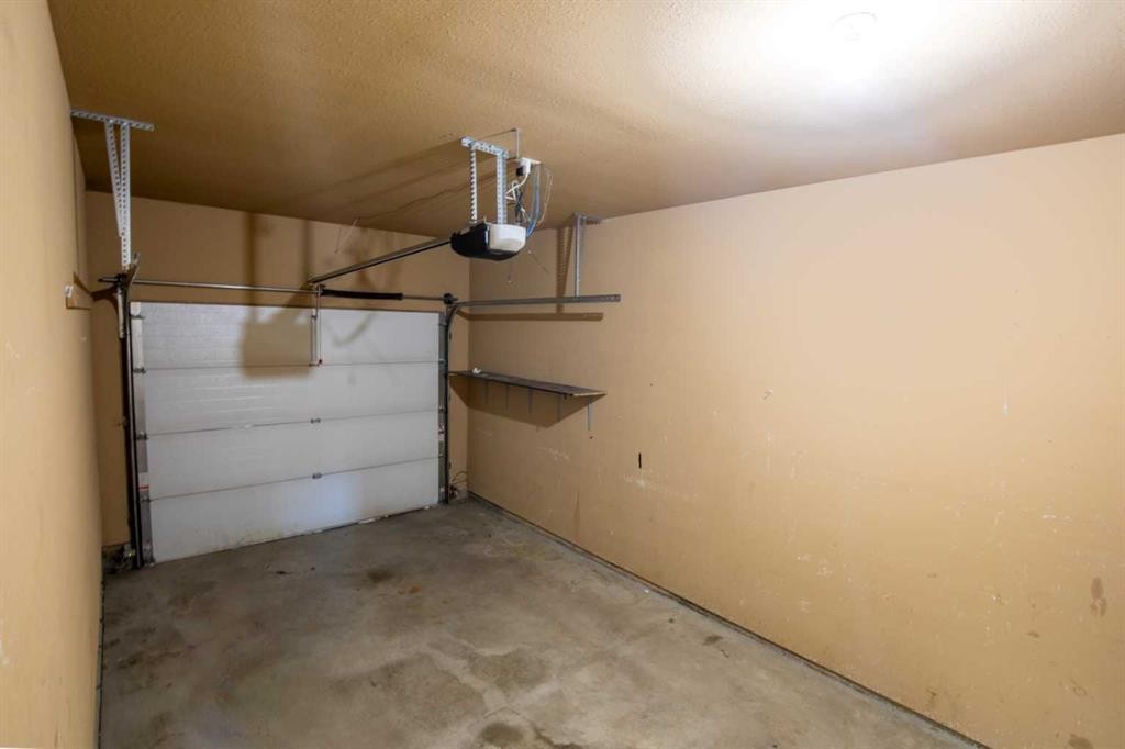 330-10150 121 Avenue, Grande Prairie, AB - Indoor Photo Showing Garage