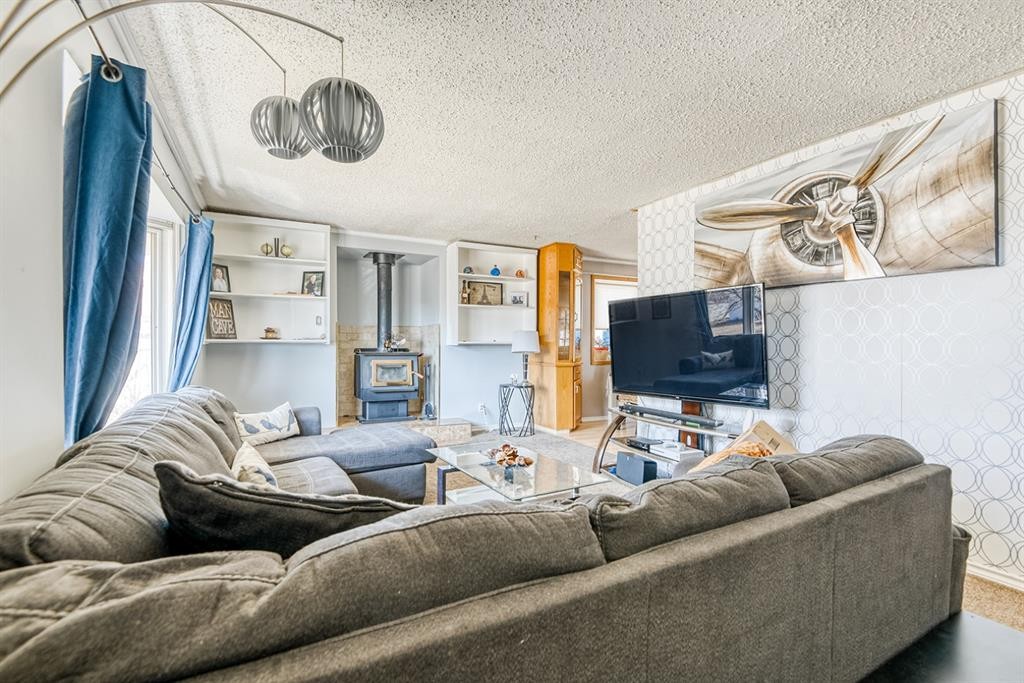 9645 Hillcrest Drive, Grande Prairie, AB - Indoor Photo Showing Living Room With Fireplace