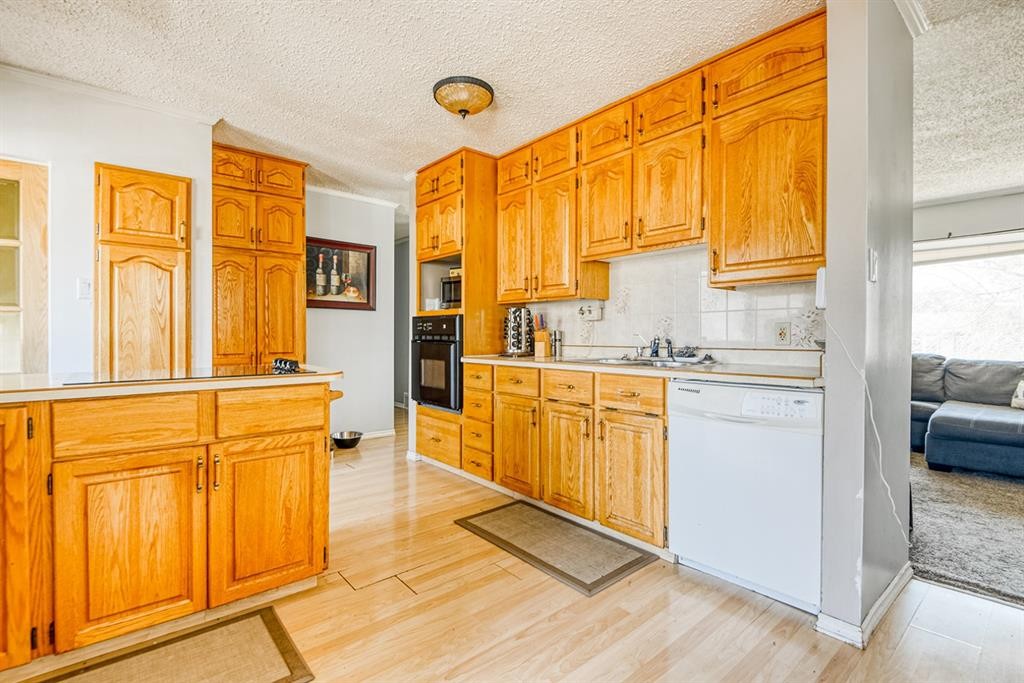 9645 Hillcrest Drive, Grande Prairie, AB - Indoor Photo Showing Kitchen