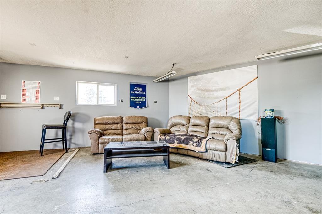 9645 Hillcrest Drive, Grande Prairie, AB - Indoor Photo Showing Living Room