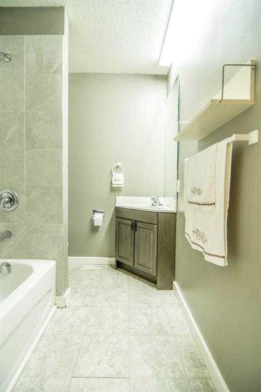 9823 80 Avenue, Grande Prairie, AB