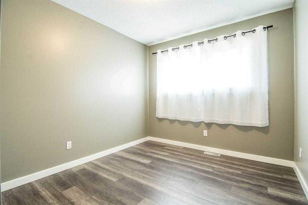 9823 80 Avenue, Grande Prairie, AB