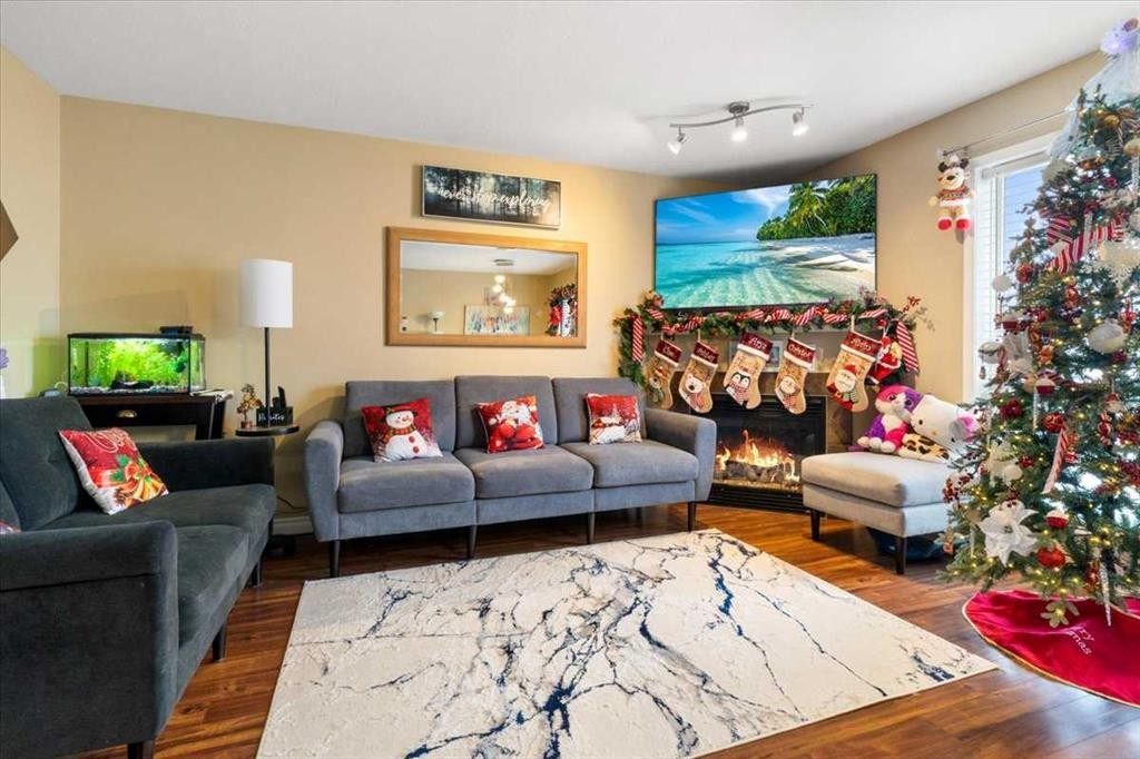 11226 71 Avenue, Grande Prairie, AB - Indoor Photo Showing Living Room