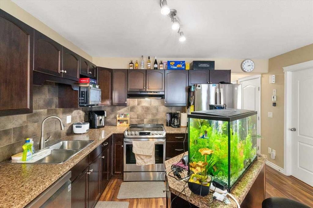 11226 71 Avenue, Grande Prairie, AB - Indoor Photo Showing Kitchen With Double Sink