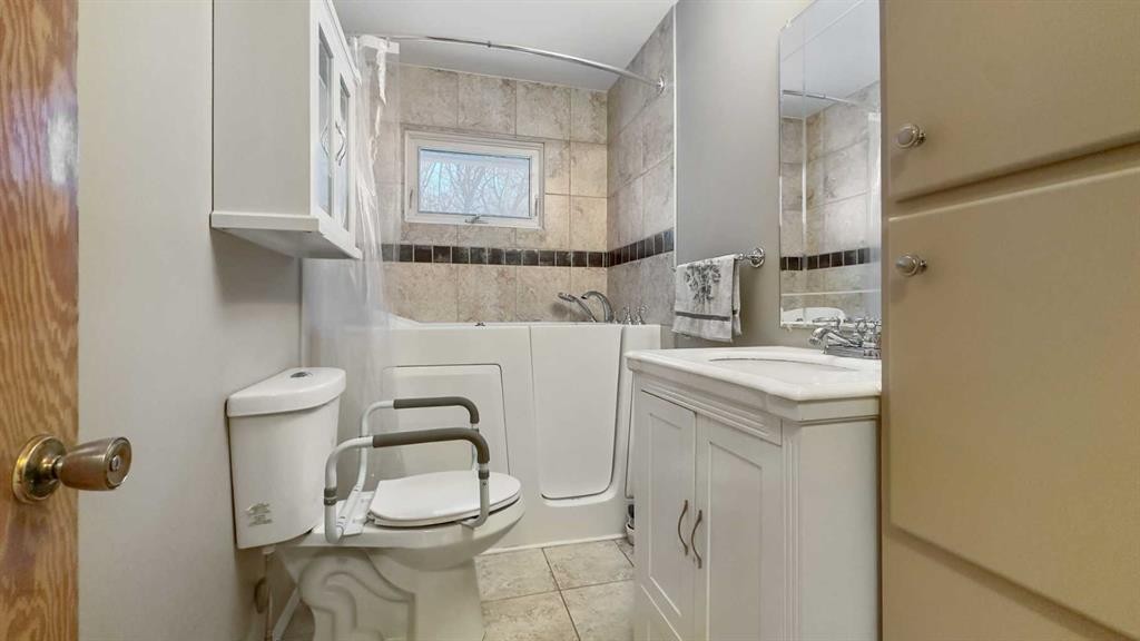 9624 107 Avenue, Grande Prairie, AB - Indoor Photo Showing Laundry Room