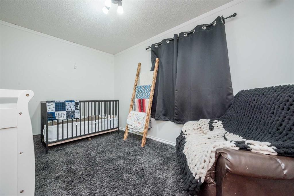 9703 111 Avenue, Clairmont, AB - Indoor Photo Showing Bedroom