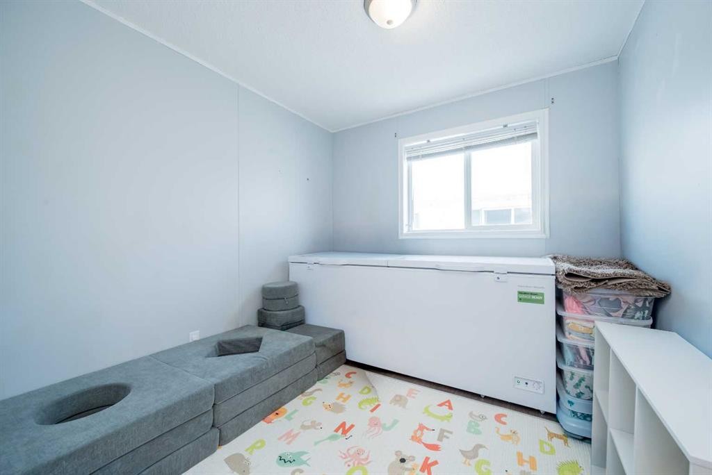 9703 111 Avenue, Clairmont, AB - Indoor