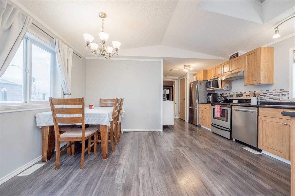 9703 111 Avenue, Clairmont, AB - Indoor