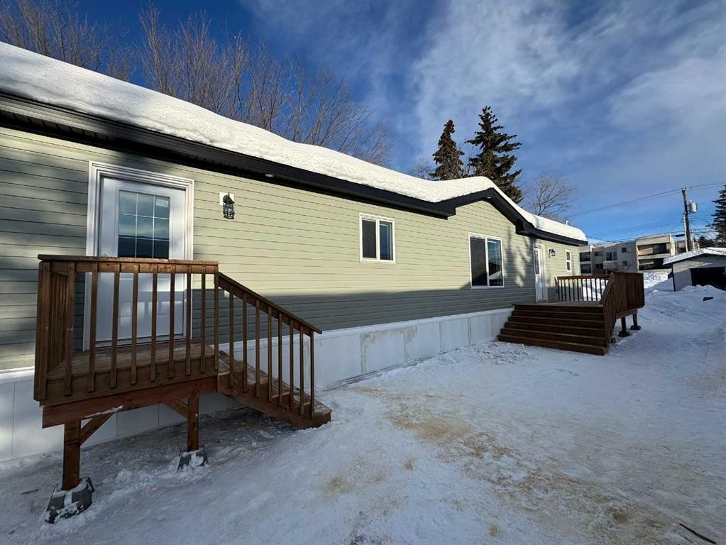 816 5Th Avenue, Beaverlodge, AB - Outdoor With Deck Patio Veranda With Exterior