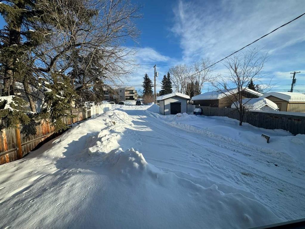 816 5Th Avenue, Beaverlodge, AB - Outdoor