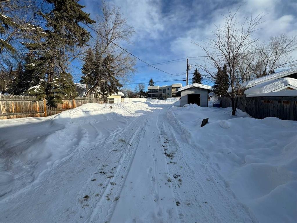 816 5Th Avenue, Beaverlodge, AB - Outdoor