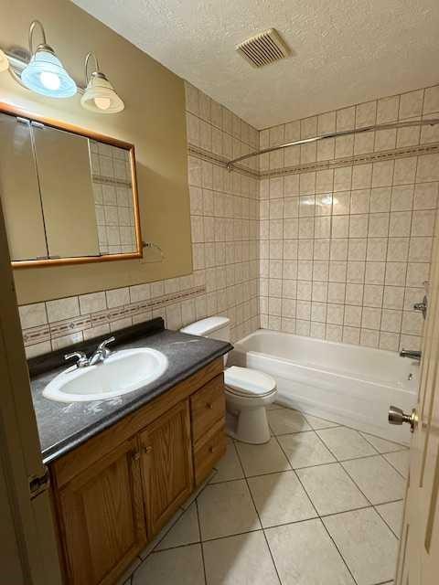 10323 98 Avenue, High Level, AB - Indoor Photo Showing Bathroom