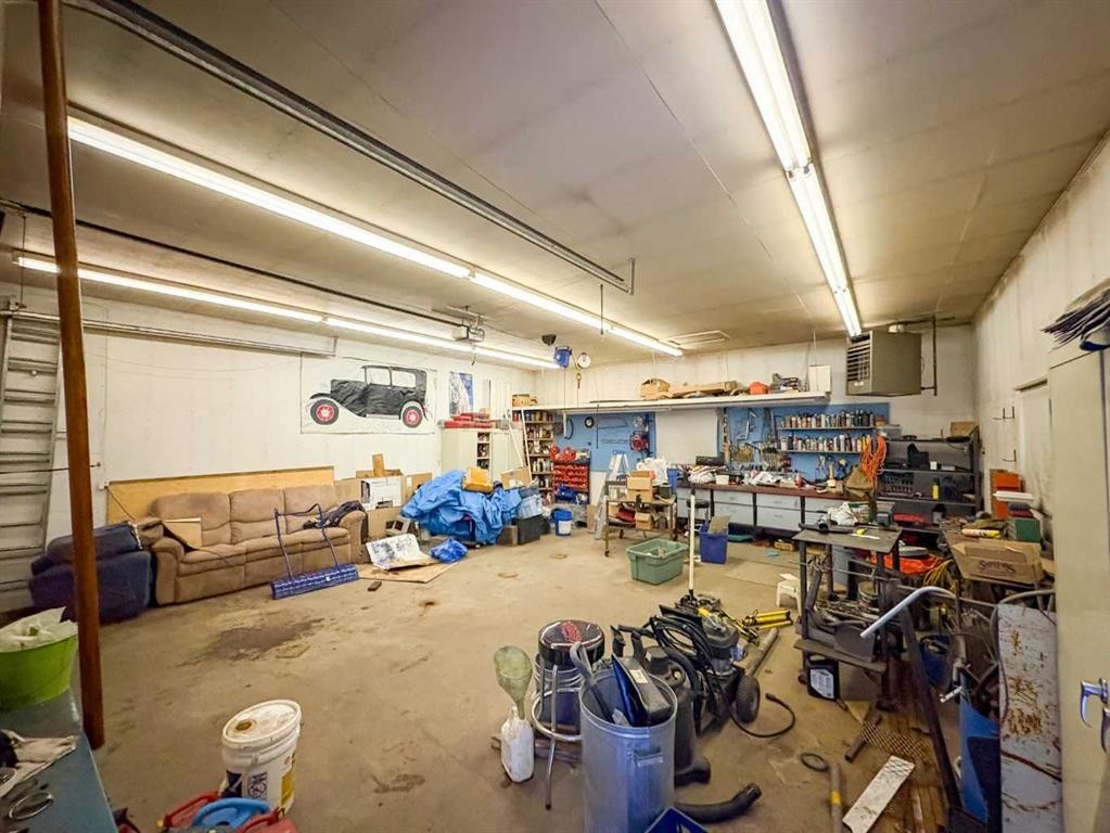 9245 112A Avenue, Grande Prairie, AB - Indoor Photo Showing Garage