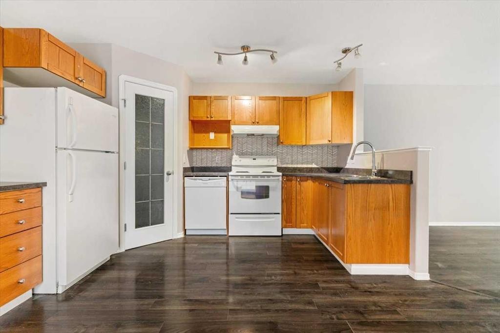 7665 Westpointe Drive, Grande Prairie, AB - Indoor Photo Showing Kitchen
