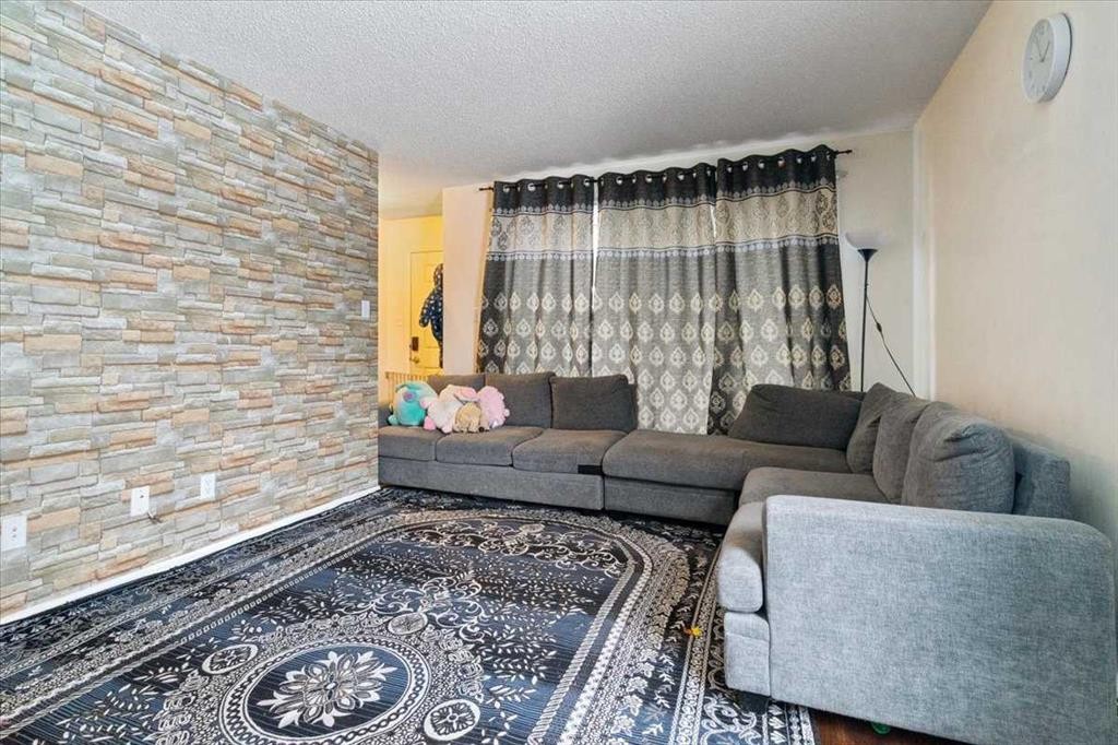 3114-7201 Poplar Drive, Grande Prairie, AB - Indoor Photo Showing Living Room