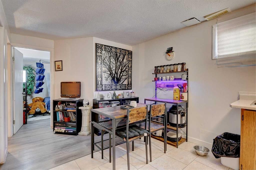 9809 98 Avenue, Sexsmith, AB - Indoor