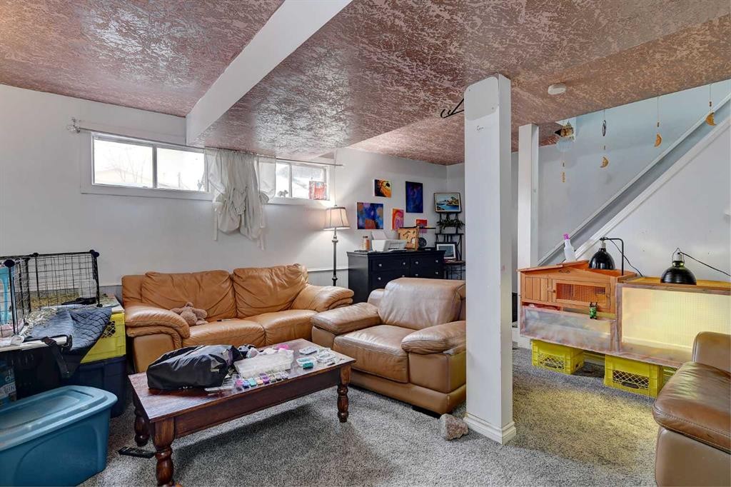 9809 98 Avenue, Sexsmith, AB - Indoor Photo Showing Living Room
