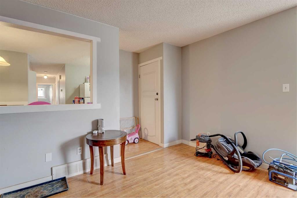 9809 98 Avenue, Sexsmith, AB - Indoor