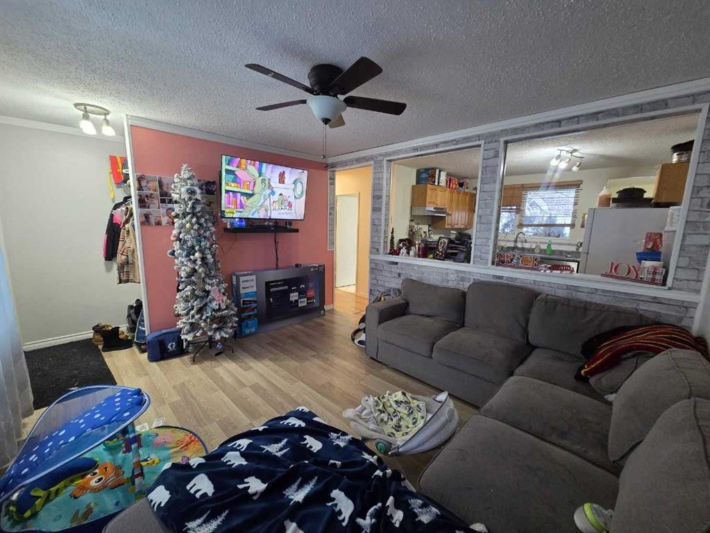 9306 106 Avenue, Grande Prairie, AB - Indoor Photo Showing Living Room