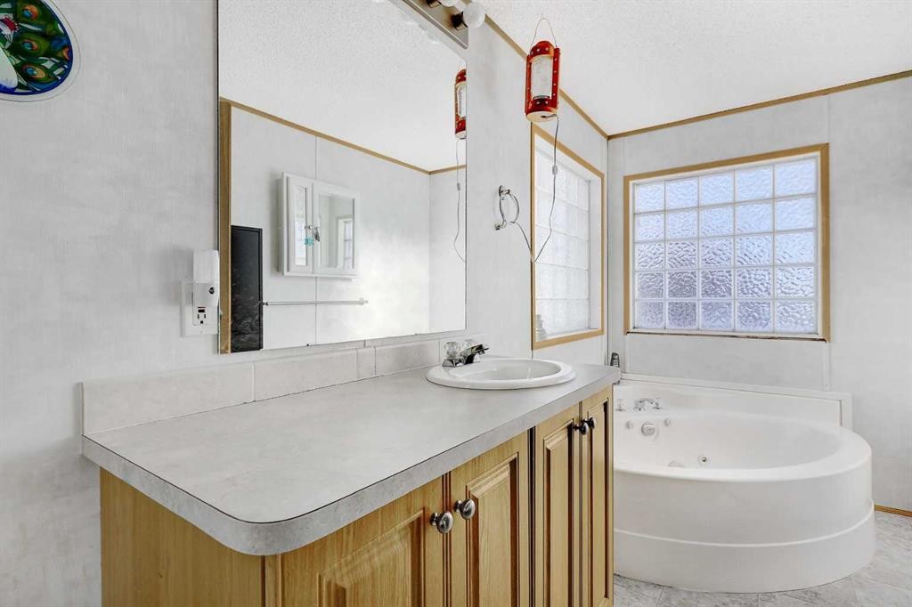 12134 97B Street, Grande Prairie, AB - Indoor Photo Showing Bathroom