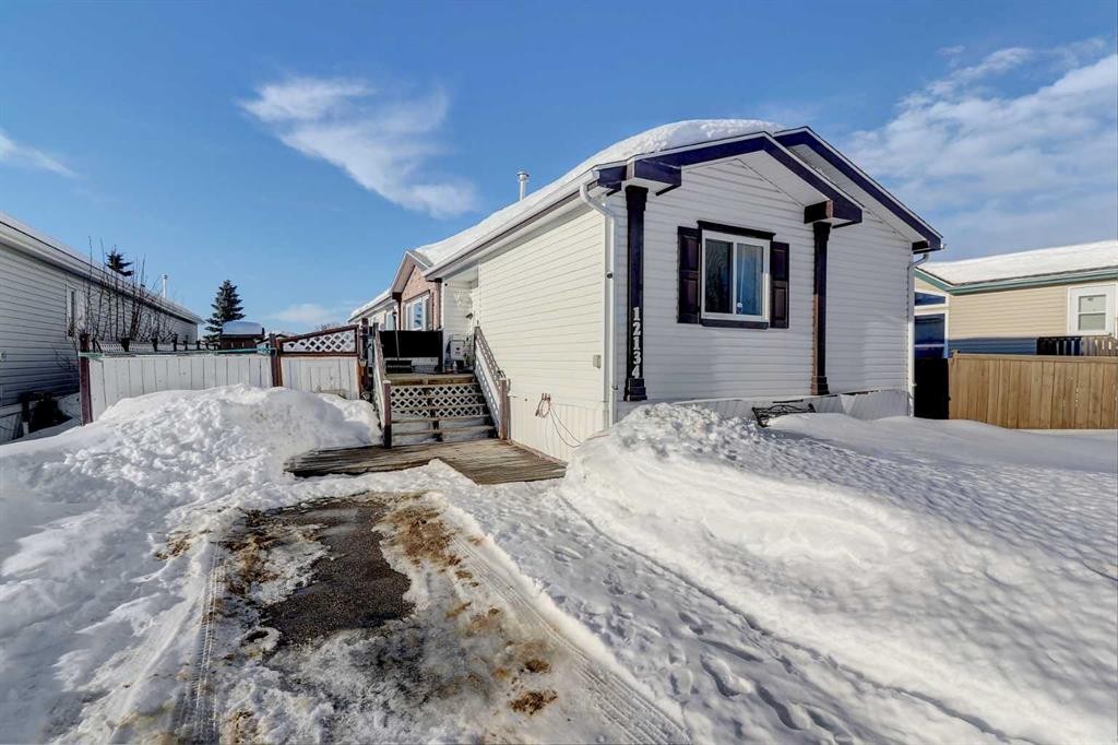 12134 97B Street, Grande Prairie, AB - Outdoor