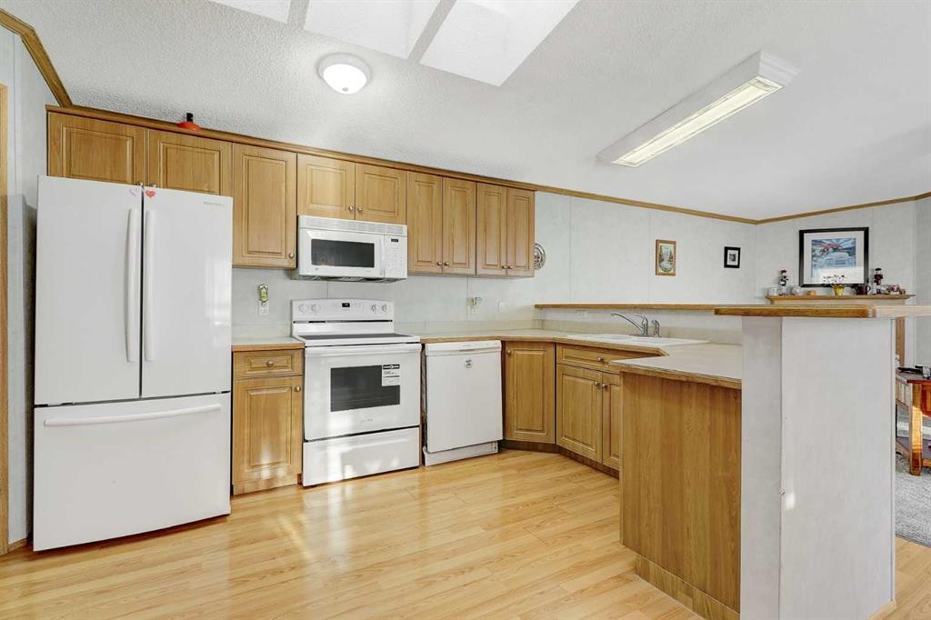 12134 97B Street, Grande Prairie, AB - Indoor Photo Showing Kitchen