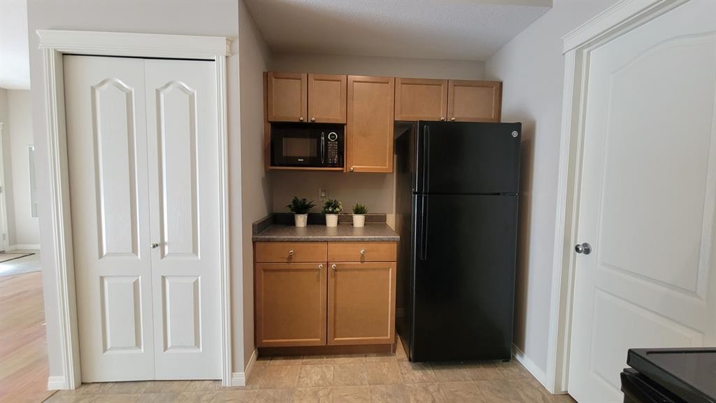 101C-8640 103 Avenue, Grande Prairie, AB - Indoor Photo Showing Kitchen