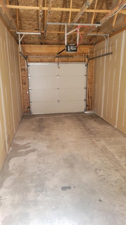 101C-8640 103 Avenue, Grande Prairie, AB - Indoor Photo Showing Garage
