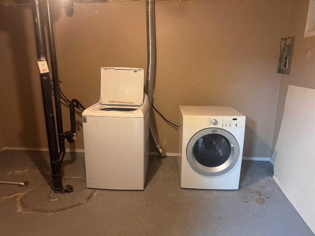 4317 54 Street, Grimshaw, AB - Indoor Photo Showing Laundry Room