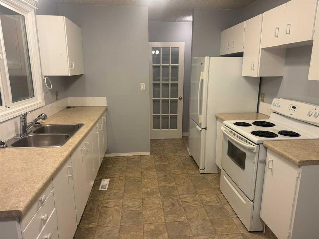 4317 54 Street, Grimshaw, AB - Indoor Photo Showing Kitchen With Double Sink