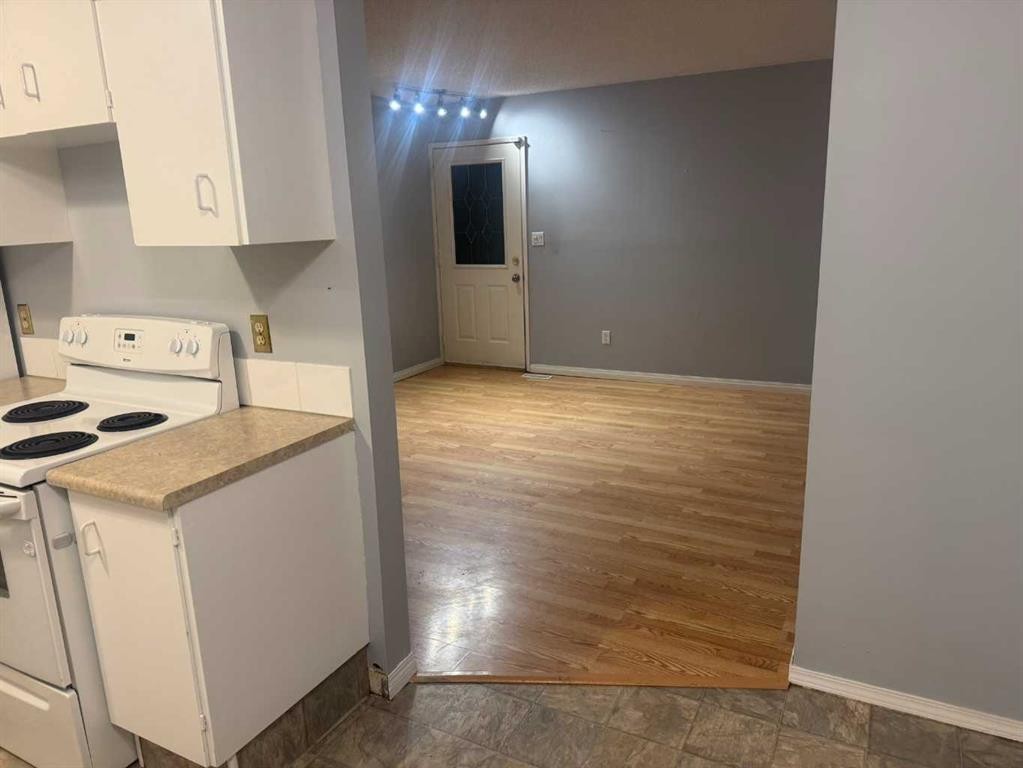 4317 54 Street, Grimshaw, AB - Indoor Photo Showing Kitchen
