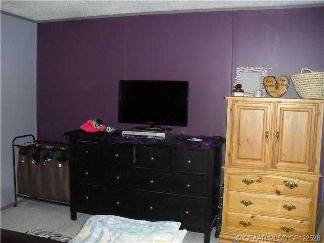 902 2B Street Se, Manning, AB - Indoor Photo Showing Bedroom