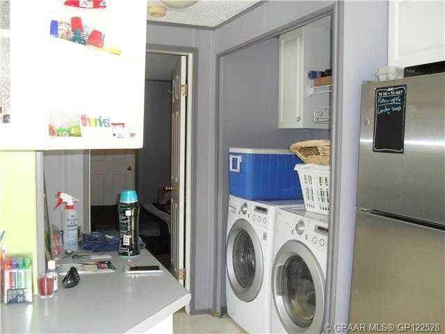 902 2B Street Se, Manning, AB - Indoor Photo Showing Laundry Room