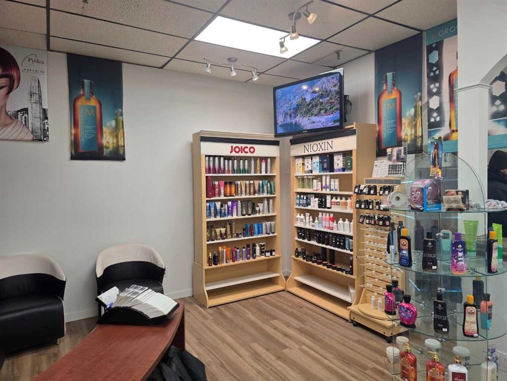 1329 Shoppers Park Mall, Grande Cache, AB