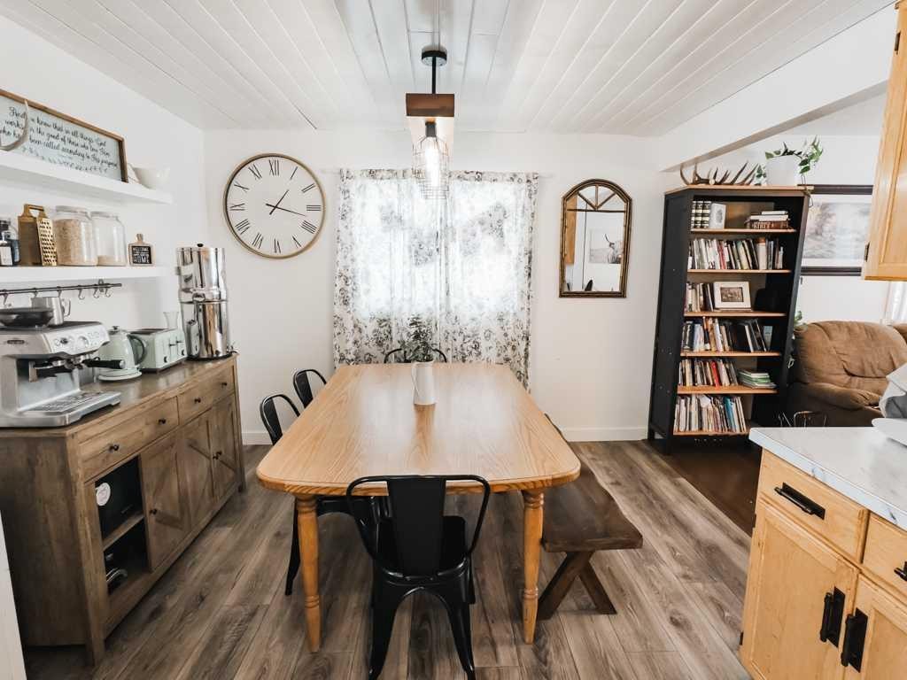 106157 Range Road 142, Rural Mackenzie County, AB - Indoor Photo Showing Dining Room