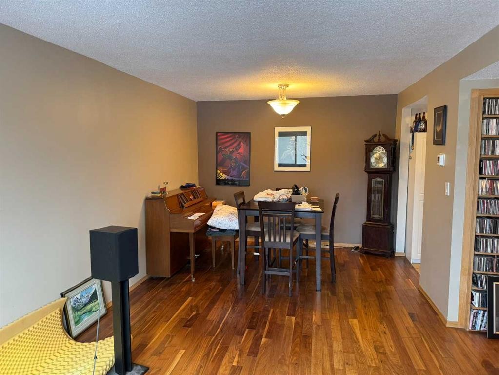 8808 96 Street, Peace River, AB - Indoor Photo Showing Dining Room