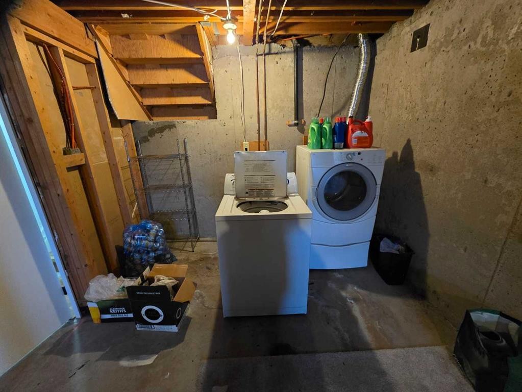 10853 99 Avenue, Grande Cache, AB - Indoor Photo Showing Laundry Room